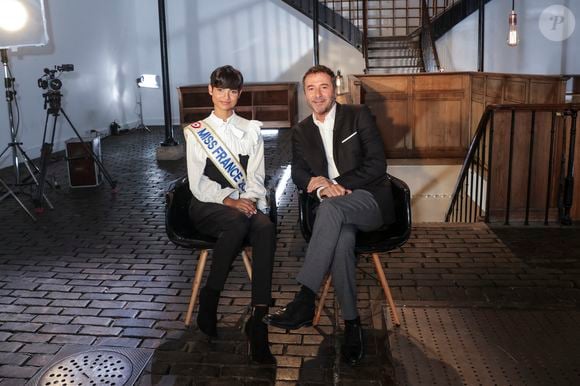 Qui rendra sa couronne le 14 décembre prochain lors de l'élection Miss France 2025

Exclusif - Eve Gilles, Bernard Montiel - Enregistrement de l'émission "Animaux Stars", présentée par B.Montiel et diffusée le 7 décembre sur Animaux TV. Le 23 septembre 2024
© Jack Tribeca / Bestimage