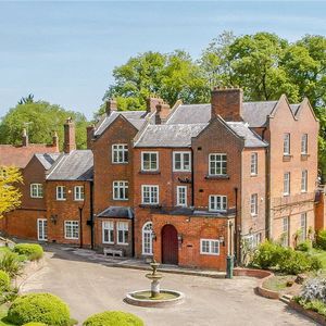 Il vient d'obtenir le feu vert pour transformer son domaine en éco-village, malgré les riverains.

Rupert Grint, la star de « Harry Potter », met en vente son manoir du XVIIIe siècle pour 6 millions de livres sterling. Photo : ABACAPRESS.COM