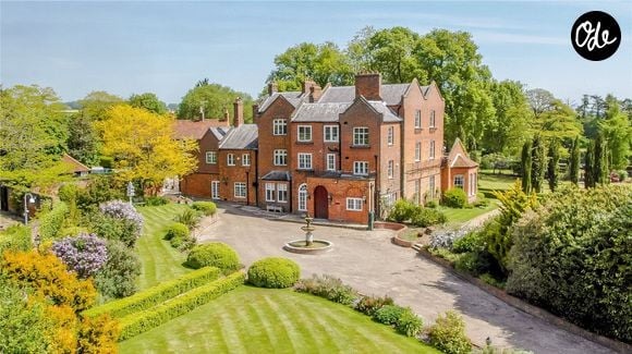 Il vient d'obtenir le feu vert pour transformer son domaine en éco-village, malgré les riverains.

Rupert Grint, la star de « Harry Potter », met en vente son manoir du XVIIIe siècle pour 6 millions de livres sterling. Photo : ABACAPRESS.COM