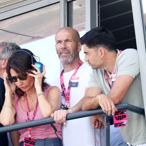 Veronique Zidane, Zinedine Zidane et son fils Enzo - Les célébrités dans les paddocks la veille du Grand Prix de Formule 1 (F1) de Monaco le 24 mai 2025.
© Dylan Meiffret / Nice Matin / Bestimage