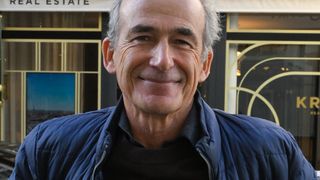 "C'est beaucoup moins fun" : Olivie Kretz évoque la "face cachée de l'iceberg" concernant la série L'Agence