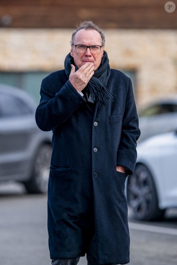 Julien Lepers aux obsèques du chanteur Herbert Léonard au crématorium de Saint-Fargeau-Ponthierry, France, le 12 mars 2025. © Bestimage