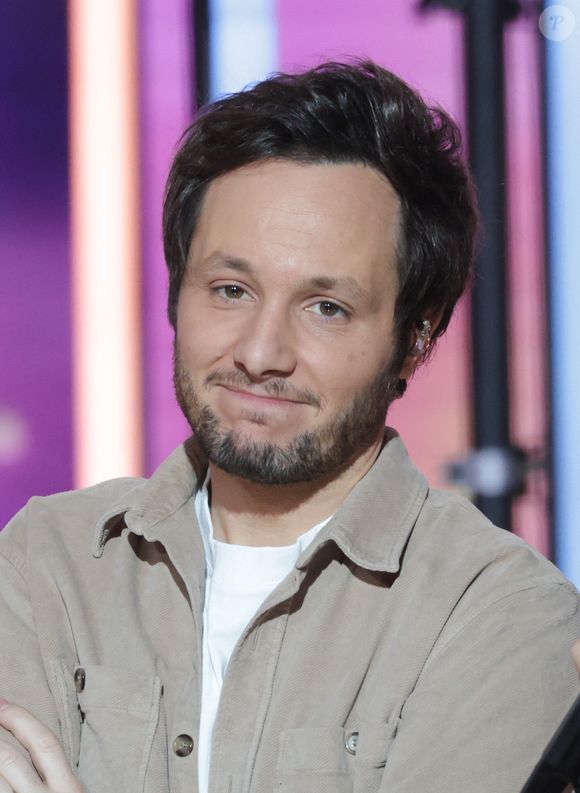 Vianney - Les célébrités se mobilisent pour la 38ème édition du Téléthon dans les studios de France 2 à Paris, le 29 novembre 2024.  © Coadic Guirec / Bestimage