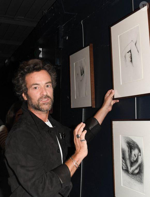 Romain Duris lors de l'inauguration de l'exposition "Feroce" de Romain Duris à l'espace Franquin lors du festival du film francophone de Angoulême le 24 août 2021.

© Coadic Guirec / Bestimage