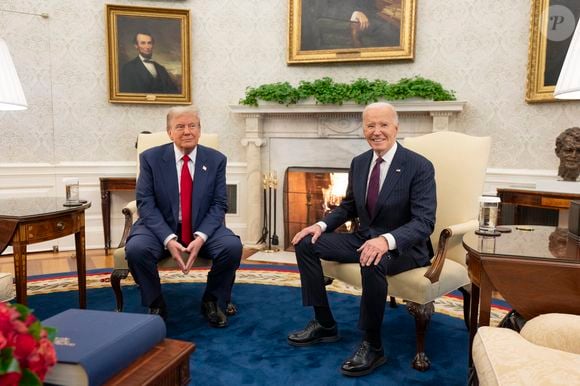 13 novembre 2024, Washington, D.C., États-Unis : Le président américain Joe Biden, à droite, est assis avec le président élu Donald Trump lors d'une réunion bilatérale dans le bureau ovale de la Maison Blanche, le 13 novembre 2024, à Washington, D.C. (Image de crédit : © Cameron Smith/White House/Planet Pix via ZUMA Press Wire).