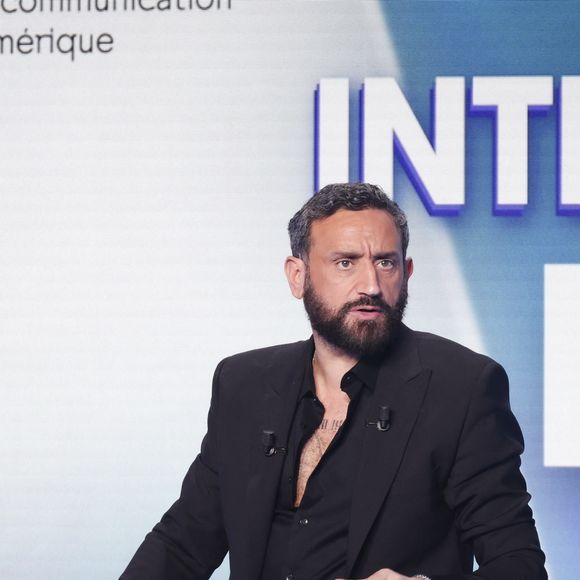 Exclusif - Cyril Hanouna, sur le plateau de l’émission « TPMP » présentée par C.Hanouna et diffusée en direct sur C8, Paris, France, le 26 fevrier 2025. © Jack Tribeca / Bestimage