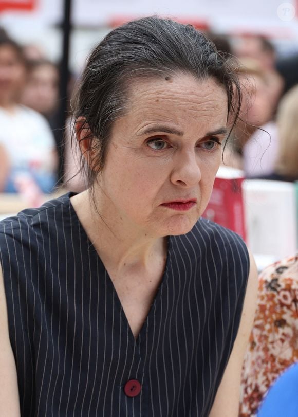 Amelie Nothomb - Festival du Livre de Paris 2025 au Grand Palais à Paris le 12 Avril 2025.

© Denis Guignebourg / Bestimage