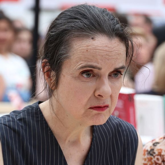 Amelie Nothomb - Festival du Livre de Paris 2025 au Grand Palais à Paris le 12 Avril 2025.

© Denis Guignebourg / Bestimage
