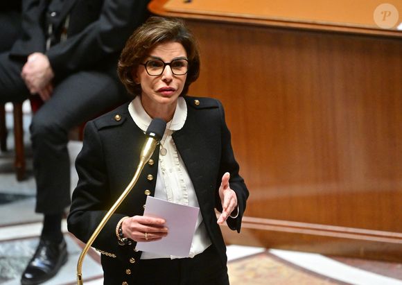 Et entre mère et fille, la relation n'est pas simple.

Rachida Dati, Ministre de la Culture, lors de la séance de questions au gouvernement à l'Assemblée nationale à Paris, le 10 février 2026.
© Christian Liewig / Bestimage