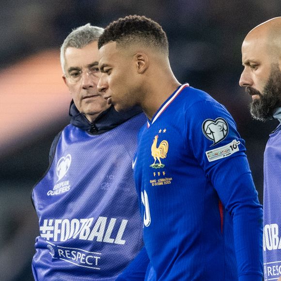 Kylian Mbappé (Blessé) lors du match de football de qualification pour la coupe du monde 2026 opposant la France à Azerbaïdjan (3-0) au Parc des Princes à Paris, France, le 10 àctobre 2025. © Cyril Moreau/Bestimage