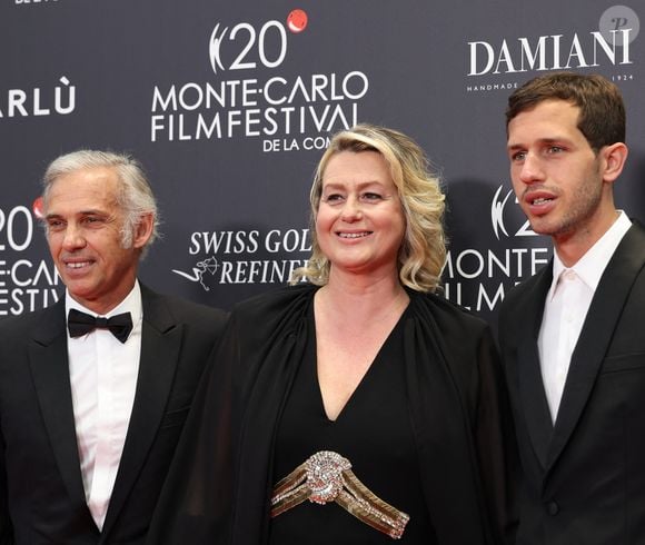 Luana Belmondo, son mari Paul Belmondo et leur fils Victor - Soirée de clôture du 20eme Monte Carlo Film Festival de la Comédie, au Grimaldi Forum à Monaco. Le 29 avril 2023. 
© Claudia Albuquerque / Bestimage