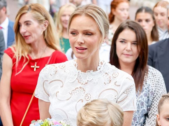 Le but de cette visite était de sensibiliser concernant les gestes de premiers secours.

La princesse Charlene de Monaco lors du Pique-nique des Monégasques.  © Claudia Albuquerque/Bestimage