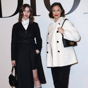 Elle raconte leurs derniers instants à l’hôpital, entre espoir et douleur.

Shana Chasman et Nadia Fares assistent au Photocall Dior pendant la PFW Womenswear Automne/Hiver 22/23 à Paris, France le 01 mars 2022. Photo par Jerome Domine/ABACAPRESS.COM
