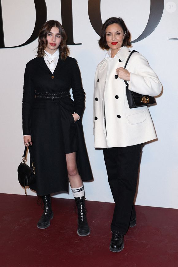 Elle raconte leurs derniers instants à l’hôpital, entre espoir et douleur.

Shana Chasman et Nadia Fares assistent au Photocall Dior pendant la PFW Womenswear Automne/Hiver 22/23 à Paris, France le 01 mars 2022. Photo par Jerome Domine/ABACAPRESS.COM