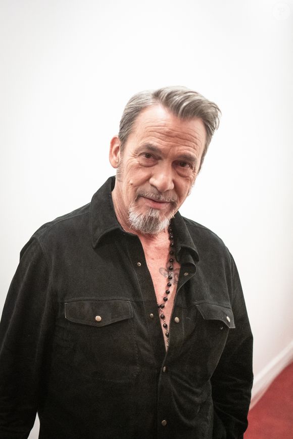 "Je ne devais revenir que pour la saison 15. Je suis revenu l’année dernière pour d’autres raisons et ça s’est très bien passé", a-t-il premièrement déclaré dans les colonnes de "TV Magazine"

Exclusif - Florent Pagny en backstage de l'enregistrement de l'émission "Serge Lama, le dernier rappel" présentée par F. Bollaert, diffusée le vendredi 21 novembre 2025 sur France 3 à 21h10, au théâtre Marigny à Paris, France, le 29 avril 2025. © Clovis-Moreau/Bestimage