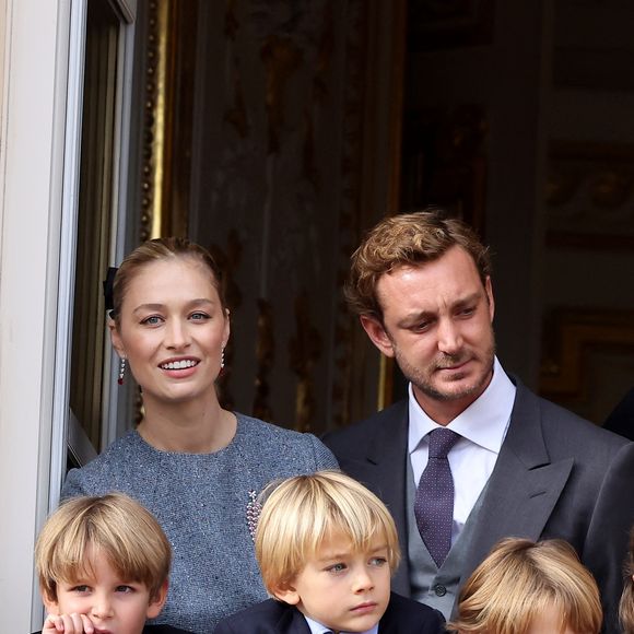 Pierre Casiraghi, Beatrice Borromeo, leurs fils Stefano et Francesco avec Maximilian - La famille princière de Monaco au balcon du palais, à l'occasion de la Fête Nationale de Monaco, le 19 novembre 2025. © Dominique Jacovides/Bestimage