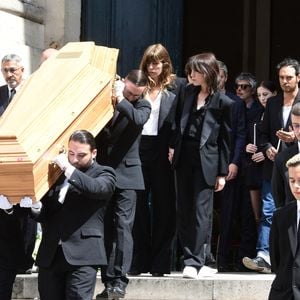 Lou Doillon, Charlotte Gainsbourg - Sorties des obsèques de Jane Birkin en l'église Saint-Roch à Paris. Le 24 juillet 2023
© Jacovides-KD Niko / Bestimage