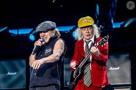 Le groupe à la renommée mondiale va tout donner sur la scène du Stade de France ce samedi 9 août. 

Le guitariste Angus Young et le chanteur Brian Johnson lors du concert d'AC/DC à l'Estadio Wanda Metropolitano le 12 juillet 2025 à Madrid, Espagne.Le légendaire groupe de hard rock britannico-australien se produit aujourd'hui et le 16 juillet 2025 dans le cadre de sa nouvelle tournée Power Up Tour 2025, nommée d'après son dernier album Power Up.

Photo de Ricardo Rubio / Europa Press/ABACAPRESS.COM
