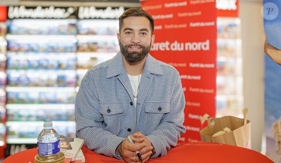 Exclusif - Le chanteur Kendji Girac en séance de dédicaces pour son autobiographie Mi vida à la Librairie du Furet du Nord à Lille, France, le 1er octobre 2025. © Stephane Vansteenkiste/Bestimage