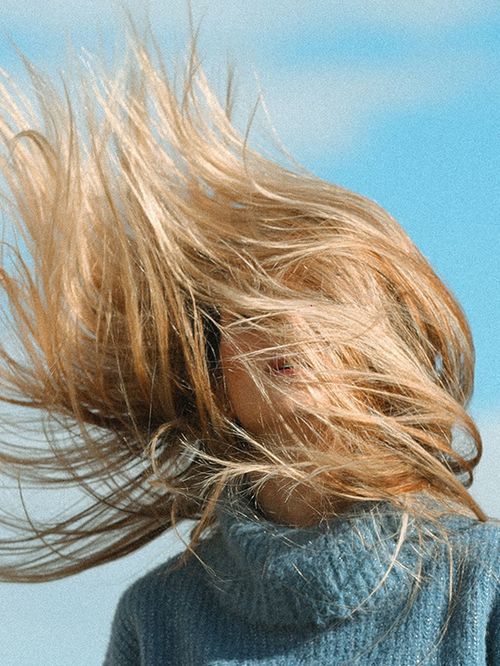 Fini les cheveux cassants et la chute capillaire de l’automne ? J’ai testé les compléments alimentaires, voici ce que j’ai observé