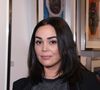 Malgré cela, Lola Dewaere réalise elle-même toutes les autres scènes, y compris celles demandant un entraînement physique comme l’Aïkido.

Exclusif - Lola Dewaere lors du vernissage de l'exposition "Vue du ciel" de l'artiste 3D Johann Perathoner au Royal Monceau-Raffles Paris le 20 avril 2022
© Rachid Bellak / Bestimage