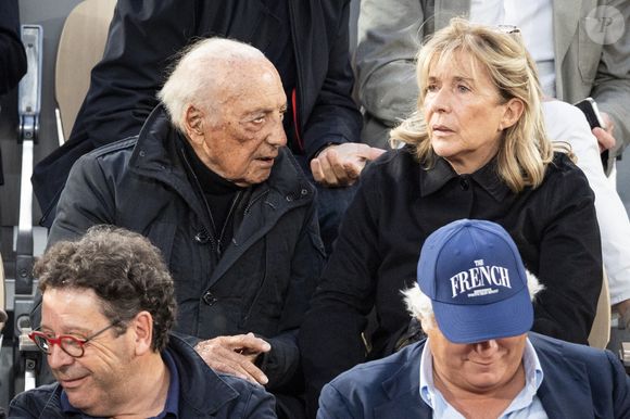 Jacques Séguéla avec sa femme Sophie étaient présents

Jacques Séguéla avec sa femme Sophie dans les tribunes lors de la session du soir des Internationaux de France de Tennis de Roland Garros 2025, à Paris, France, le 4 juin 2025. © Jacovides-Moreau/Bestimage