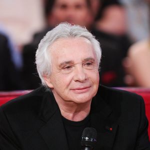 Michel Sardou lors de l'enregistrement de l'émission "Vivement Dimanche", au studio Gabriel à Paris, France, le 6 mai 2010.

© JLPPA/Bestimage
