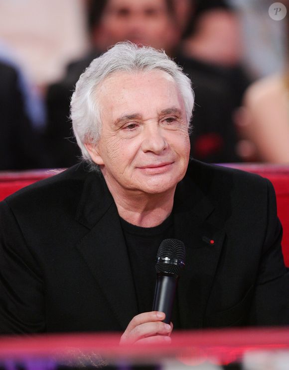 Michel Sardou lors de l'enregistrement de l'émission "Vivement Dimanche", au studio Gabriel à Paris, France, le 6 mai 2010.

© JLPPA/Bestimage