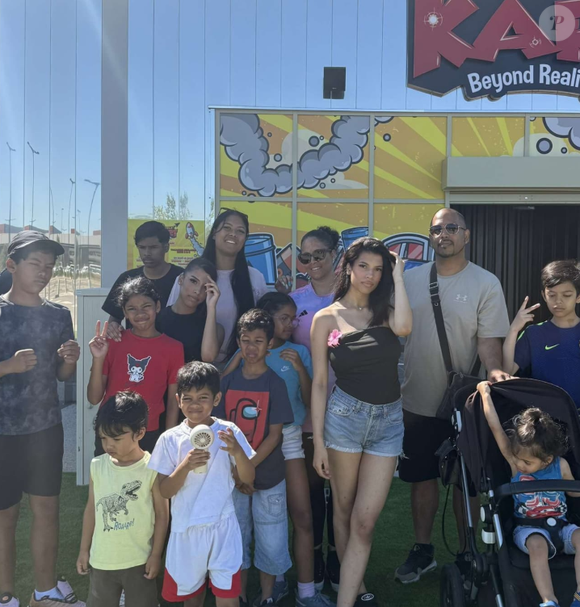 L'animal fait le bonheur de toute la famille, notamment l'aînée Loane.

Hélène et Son Nguyen, à la tête d'une fratrie de 12 enfants dans "Familles nombreuses, la vie en XXL".