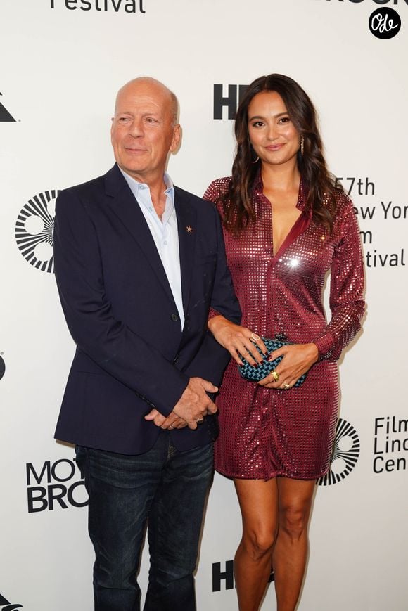 Dans un entretien accordé au Monde, Emma Heming Willis raconte combien la maladie a transformé leur relation : "J'ai perdu mon partenaire de conversation, et c'était le ciment de notre couple."

Bruce Willis et sa femme Emma Heming Willis - Les célébrités lors de la première du film 'Brooklyn Affairs' à l'occasion de la 57ème édition du Festival du Film de New York, le 11 octobre 2019. © STARMAX / BESTIMAGE