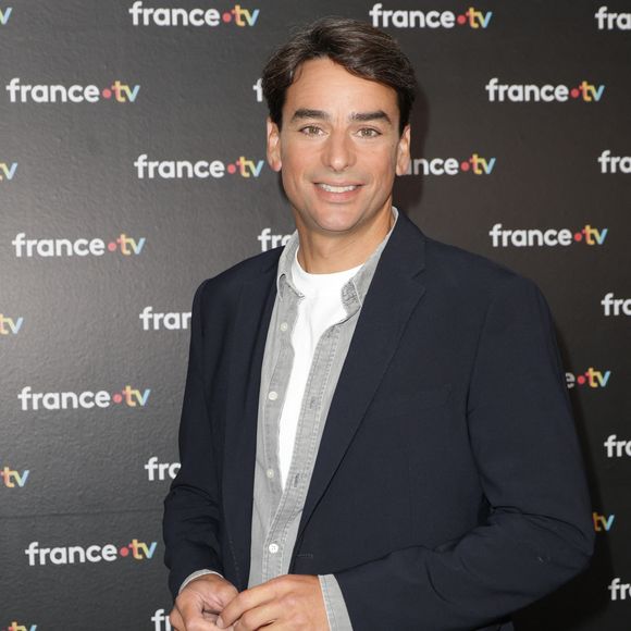Julian Bugier au photocall de la conférence de presse de rentrée de France Télévisions à Paris, France, le 4 septembre 2024. © Coadic Guirec/Bestimage