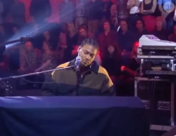 Sur les réseaux sociaux, les hommages pleuvent.

Le chanteur D'Angelo est mort à l'âge de 51 ans.