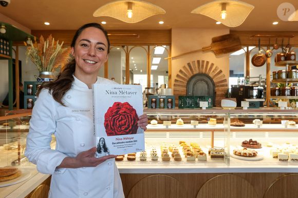 Chaque recette a été minutieusement pensée pour être parfaitement savourée à très haute altitude.

La meilleure pâtissière du monde Nina Métayer lors de l'inauguration de sa boulangerie-pâtisserie "Fournil par Nina" à La Rochelle, France, le 16 novembre 2024.  © Jean-Marc Lhomer/Bestimage