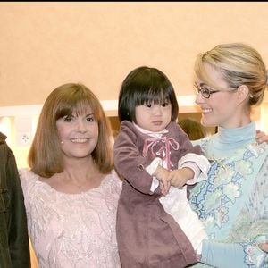 EXCLUSIF - JOHNNY ET LAETICIA HALLYDAY EMMENENT LEUR FILLE JADE VOIR LE SPECTACLE DE CHANTAL GOYA QUI SIGNE SON GRAND RETOUR SUR LA SCENE DU PALAIS DES CONGRES.EN PRESENCE DE JEAN JACQUES DEBOUT