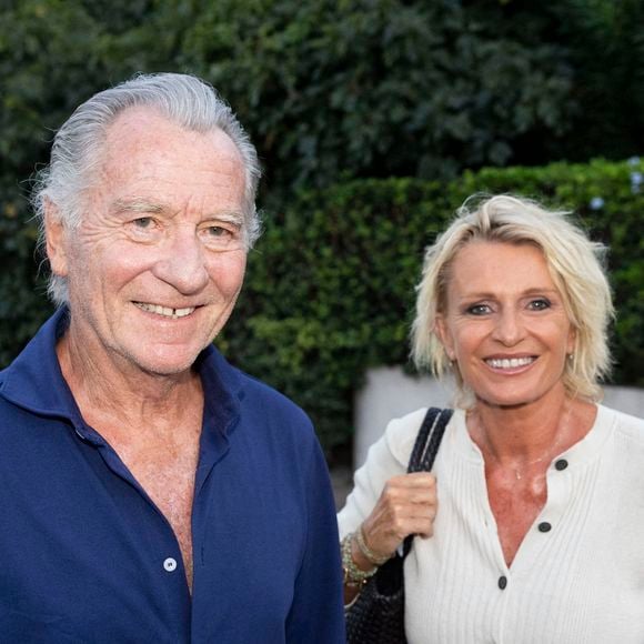Avant elle, Sophie Davant avait aussi pris la parole pour soutenir les sinistrés.
William Leymergie et sa compagne Sophie Davant à la représentation de la pièce de théâtre "Le jour du kiwi" au Théâtre de Verdure lors du 40ème Festival de Ramatuelle, le 6 août 2024. © Cyril Bruneau / Festival de Ramatuelle / Bestimage