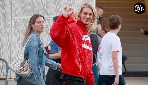 Quelques mois plus tard, le 16 septembre, ils assistaient également au deuxième concert de Céline Dion à la Plénitude Arena

Paul Mirabel et son amie Laury Thilleman à la Plénitude Arena pour assister au deuxième concert de Celine Dion le 16 septembre 2026. © Christophe Aubert / Bestimage