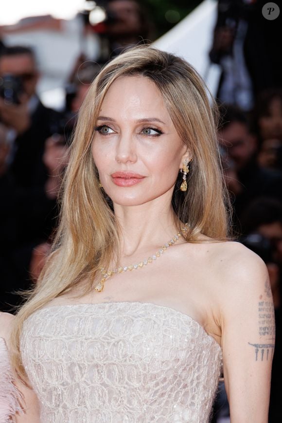 Angelina Jolie - Montée des marches du film « Eddington » lors du 78ème Festival International du Film de Cannes, au Palais des Festivals à Cannes. Le 16 mai 2025
© Jacovides-Moreau / Bestimage