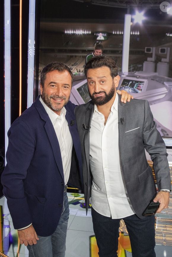 Bernard Montiel a choisi le cadre idyllique de Ramatuelle pour s’adresser directement à ses abonnés... Exclusif - Bernard Montiel et Cyril Hanouna sur le plateau de l'émission TPMP (Touche pas à mon post) en direct sur C8. © Jack Tribeca / Bestimage