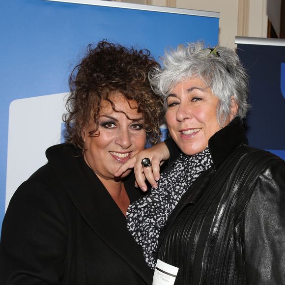 Exclusif - Marianne James et sa soeur Pascale (Scaly) - People au spectacle "Elles se croient toutes Joly" en hommage à Sylvie Joly, mis en scène par Pierre Palmade, au théâtre de Paris dans le 9ème arrondissement à Paris, le 26 octobre 2015 © Denis Guignebourg/Bestimage