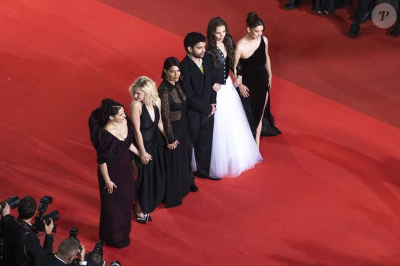 Sonia Faïdi, Kim Higelin, Carole Lambert, Sami Outalbali, Marion Le Coroller, Mara Taquin - Montée des marches du film " Sanguine " lors du 79ème Festival International du Film de Cannes, le 14 mai 2026.

© Camilla Canalini / Bestimage