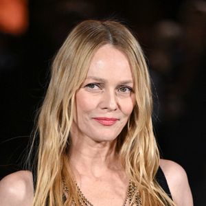 Une icône Chanel et une icône tout simplement 

Vanessa Paradis assiste au défilé Chanel Womenswear printemps/été dans le cadre de la semaine de la mode à Paris, France. Photo by Aurore Marechal/ABACAPRESS.COM