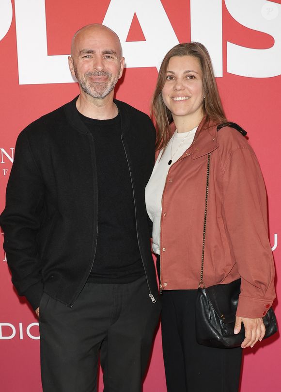 Julien Arruti avec sa femme Aurélie - Avant-première du film "Pour le plaisir" au Pathé Palace à Paris le 4 ami 2026. 

© Coadic Guirec/bestimage