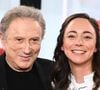 D'autres personnalités, comme Claude Lemesle et la cheffe Nina Métayer, partageront également ce moment sur le canapé rouge.

Exclusif - Michel Drucker et Nina Metayer - Enregistrement de l'émission Vivement dimanche au studio Rive Gauche , présentée par Michel Drucker . Diffusion sur France 3 le 29/03/2026. Photos prises le 18 mars 2026.
© Guillaume Gaffiot / Bestimage