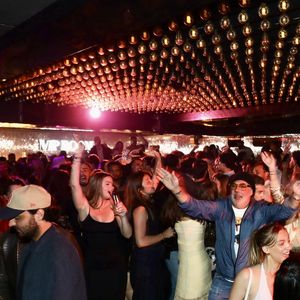 J.Roch a reçu ses amis pour fêter la fermeture de son célèbre club privé, "VIP Room" à Saint-Tropez, après 29 ans d'existence, le 5 avril 2026. Après un dernier week-end de fête, du 3 au 5 avril 2026, le célèbre établissement sera remplacé par le "Lilly's Club".
© Luc Boutria / Nice Matin / Bestimage