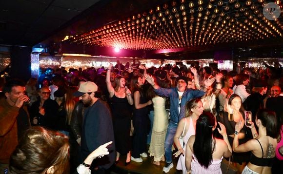 J.Roch a reçu ses amis pour fêter la fermeture de son célèbre club privé, "VIP Room" à Saint-Tropez, après 29 ans d'existence, le 5 avril 2026. Après un dernier week-end de fête, du 3 au 5 avril 2026, le célèbre établissement sera remplacé par le "Lilly's Club".
© Luc Boutria / Nice Matin / Bestimage