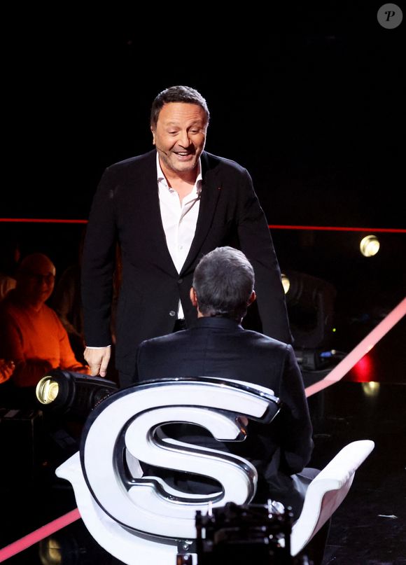 Exclusif - Arthur et Nikos Aliagas lors de l'enregistrement de l'émission "La chanson secrète N°14", présentée par N.Aliagas et diffusée le 26 décembre sur TF1, consacrée à Nikos Aliagas à Paris le 10 décembre 2025. © Jacovides-Moreau/Bestimage
