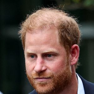 Le duc de Sussex quitte les lieux après une visite au centre d'études sur les blessures causées par les explosions de l'Imperial College London, au Sir Michael Uren Hub à White City, à l'ouest de Londres.  10 septembre 2025. © Plunkett Suzanne/PA Photos/ABACA