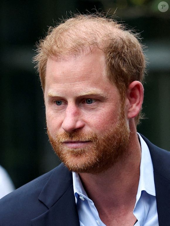 Le duc de Sussex quitte les lieux après une visite au centre d'études sur les blessures causées par les explosions de l'Imperial College London, au Sir Michael Uren Hub à White City, à l'ouest de Londres.  10 septembre 2025. © Plunkett Suzanne/PA Photos/ABACA