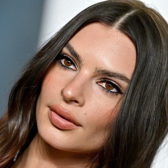 Emily Ratajkowski au photocall de la soirée "Vanity Fair" lors de la 94ème édition de la cérémonie des Oscars au Wallis Annenberg Center for the Performing Arts dans le quartier de Beverly Hills, à Los Angeles, Californie, Etats-Unis, le 27 mars 2022.  Photo par AGENCE / BESTIMAGE