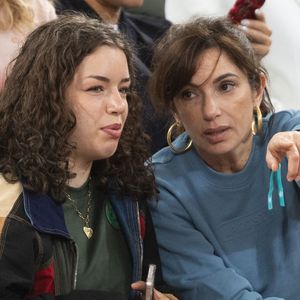 Maman d'Angelica, fruit de ses amours avec Philippe Cerboneschi dit Philippe Zdar, Aure Atika a perdu son compagnon il y a quelques années

Aure Atika et sa fille Angelica Zdar dans les tribunes lors des Internationaux de France de Tennis de Roland Garros 2025. Paris
© Moreau / Jacovides / Bestimage